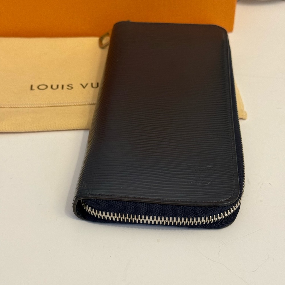 Louis Vuitton Navy Blue Epi Leather Zip Around Wallet - Picture 11 of 14